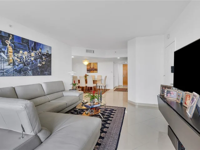 21055 Yacht Club Dr # 604, Aventura FL 33180