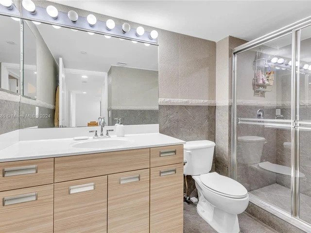 21055 Yacht Club Dr # 604, Aventura FL 33180