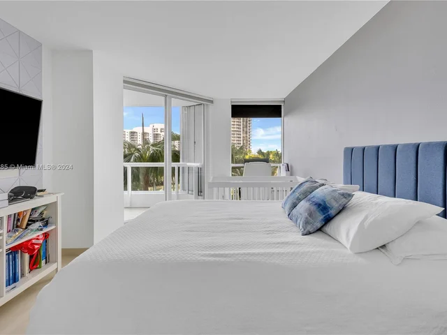 21055 Yacht Club Dr # 604, Aventura FL 33180