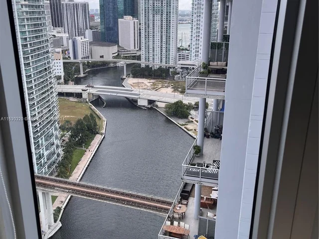 185 SW 7th St # 3211, Miami FL 33130