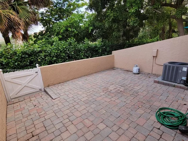 8700 NW 40th St # 8700, Coral Springs FL 33065