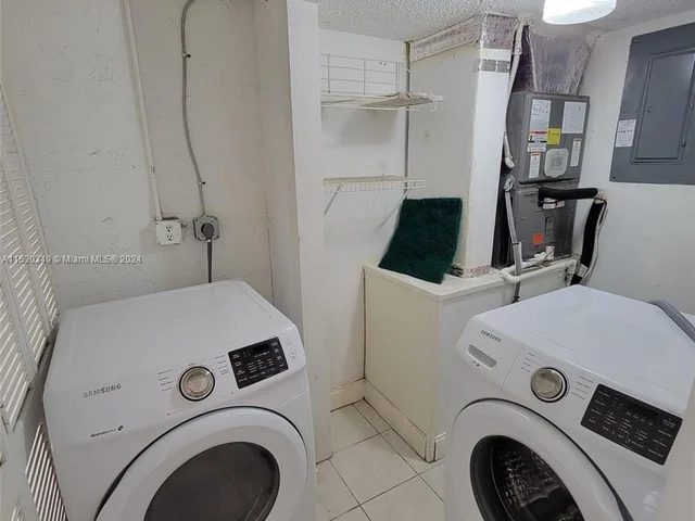 8700 NW 40th St # 8700, Coral Springs FL 33065