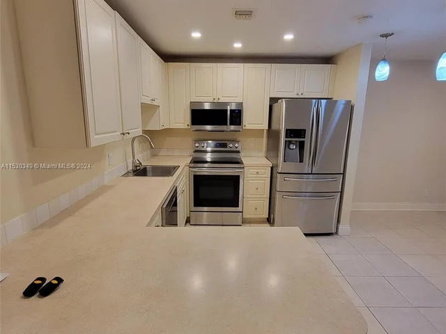 8700 NW 40th St # 8700, Coral Springs FL 33065