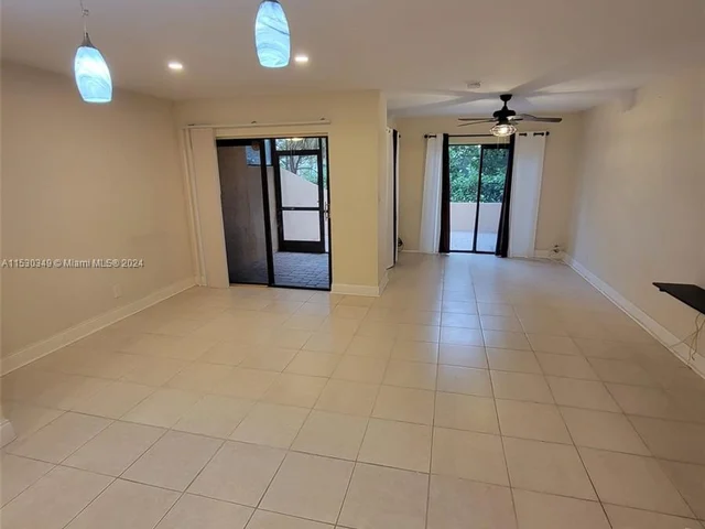 8700 NW 40th St # 8700, Coral Springs FL 33065