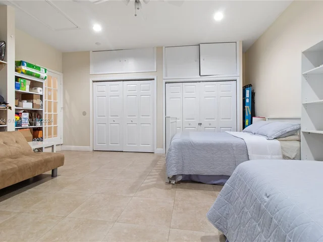 4553 NW 94th Pl, Doral FL 33178