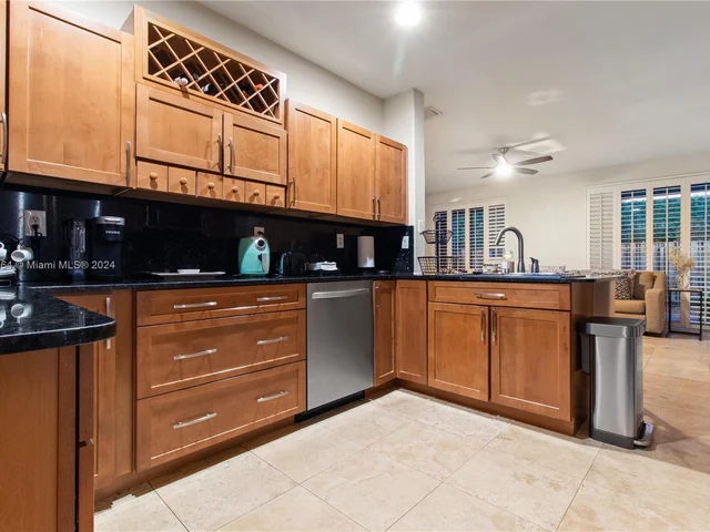 4553 NW 94th Pl, Doral FL 33178