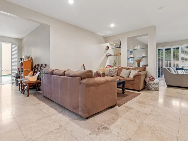 4553 NW 94th Pl, Doral FL 33178