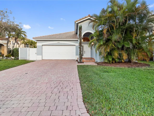 4553 NW 94th Pl, Doral FL 33178