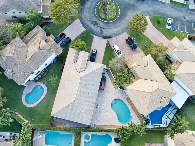 4553 NW 94th Pl, Doral FL 33178