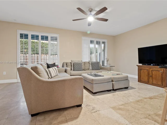 4553 NW 94th Pl, Doral FL 33178