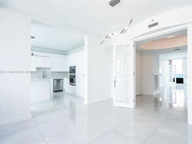 300 S Pointe Dr # 2606, Miami Beach FL 33139