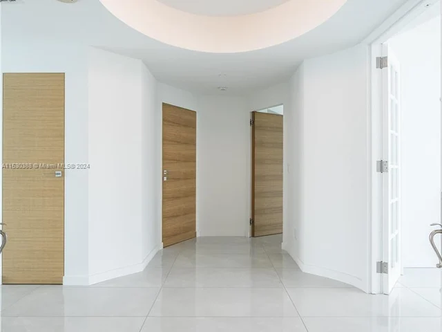 300 S Pointe Dr # 2606, Miami Beach FL 33139