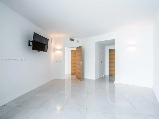 300 S Pointe Dr # 2606, Miami Beach FL 33139