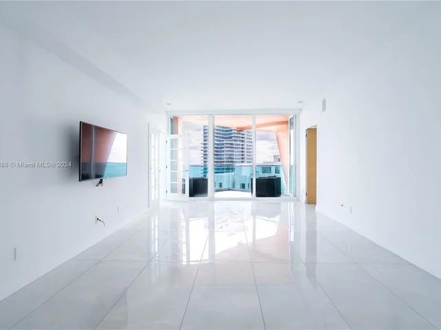 300 S Pointe Dr # 2606, Miami Beach FL 33139