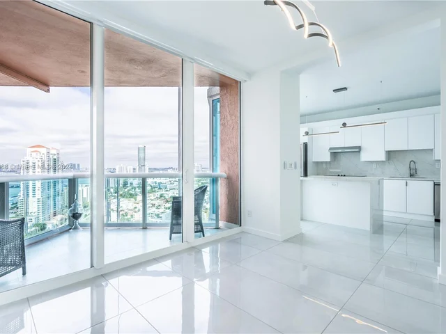 300 S Pointe Dr # 2606, Miami Beach FL 33139