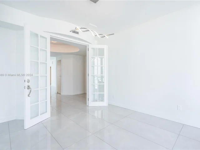 300 S Pointe Dr # 2606, Miami Beach FL 33139