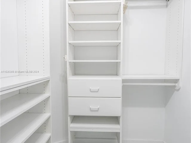 300 S Pointe Dr # 2606, Miami Beach FL 33139