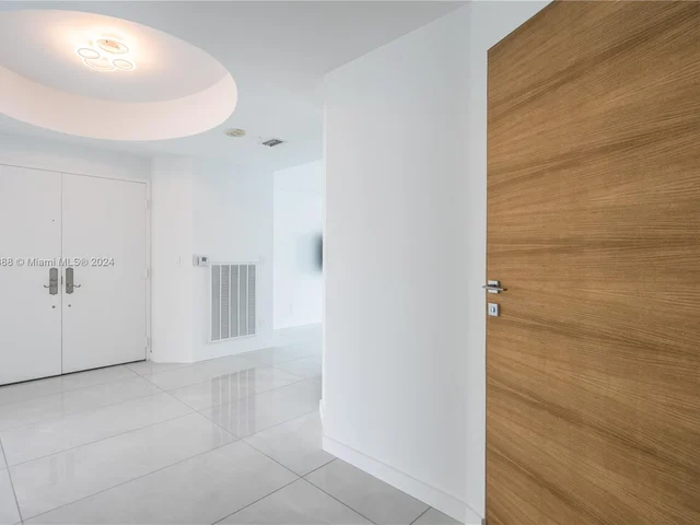 300 S Pointe Dr # 2606, Miami Beach FL 33139