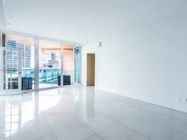 300 S Pointe Dr # 2606, Miami Beach FL 33139