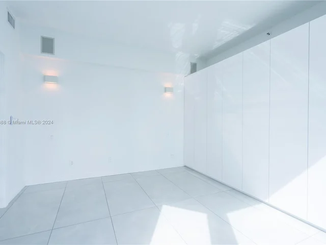 300 S Pointe Dr # 2606, Miami Beach FL 33139