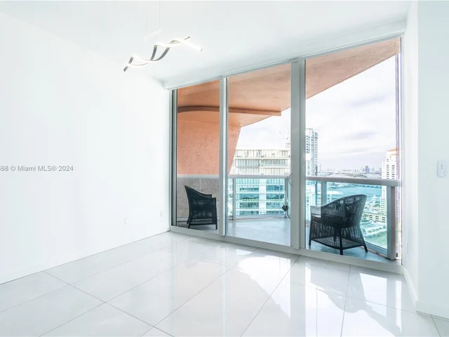 300 S Pointe Dr # 2606, Miami Beach FL 33139