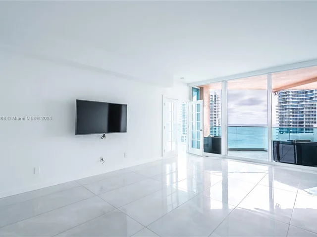 300 S Pointe Dr # 2606, Miami Beach FL 33139