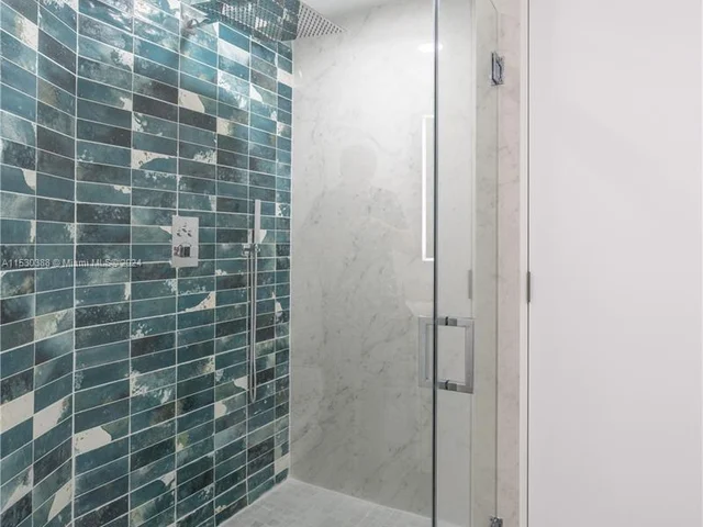 300 S Pointe Dr # 2606, Miami Beach FL 33139