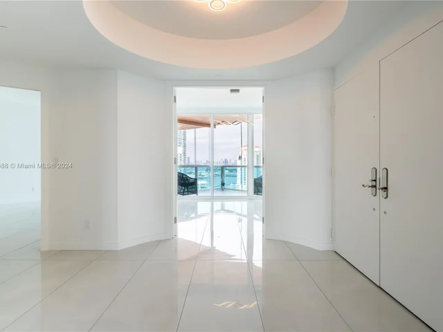 300 S Pointe Dr # 2606, Miami Beach FL 33139