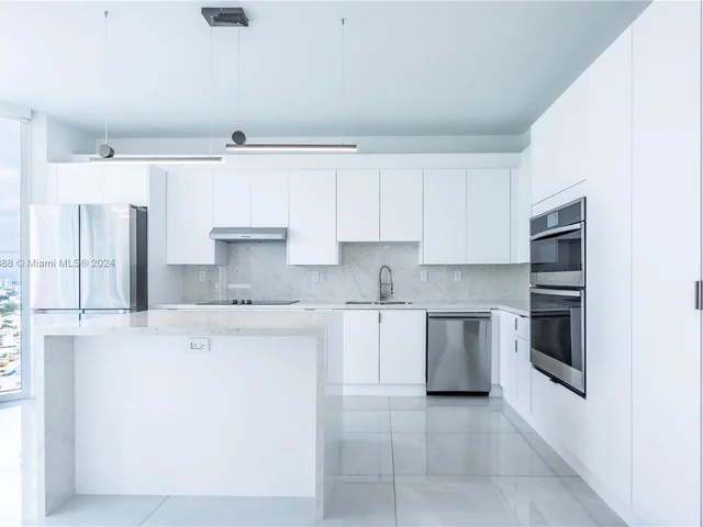 300 S Pointe Dr # 2606, Miami Beach FL 33139