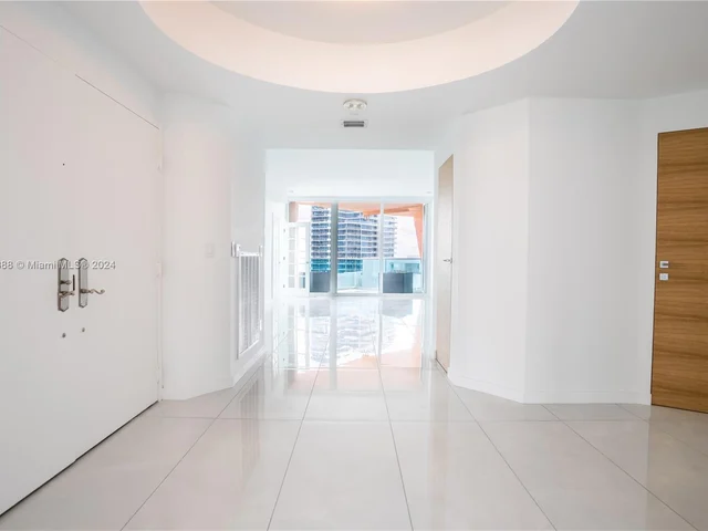 300 S Pointe Dr # 2606, Miami Beach FL 33139