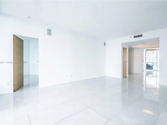 300 S Pointe Dr # 2606, Miami Beach FL 33139