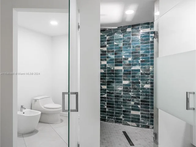 300 S Pointe Dr # 2606, Miami Beach FL 33139