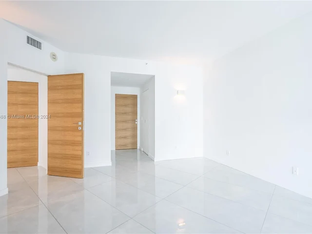 300 S Pointe Dr # 2606, Miami Beach FL 33139