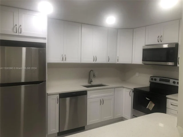 215 Lakeview Dr # 205, Weston FL 33326