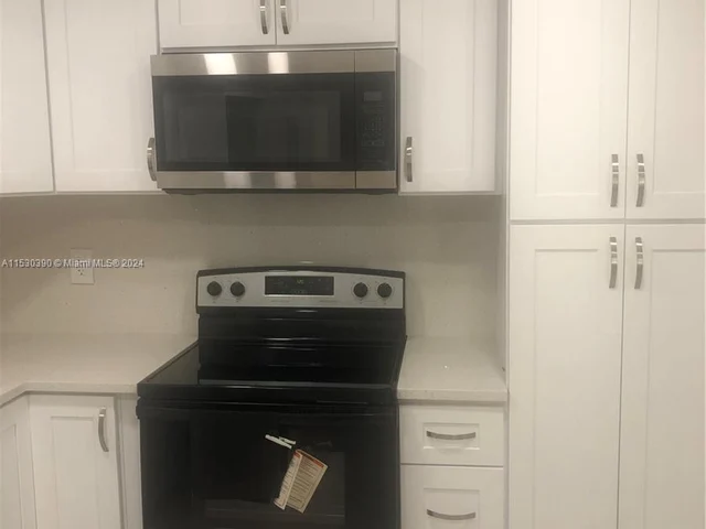 215 Lakeview Dr # 205, Weston FL 33326