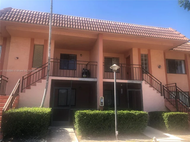 215 Lakeview Dr # 205, Weston FL 33326