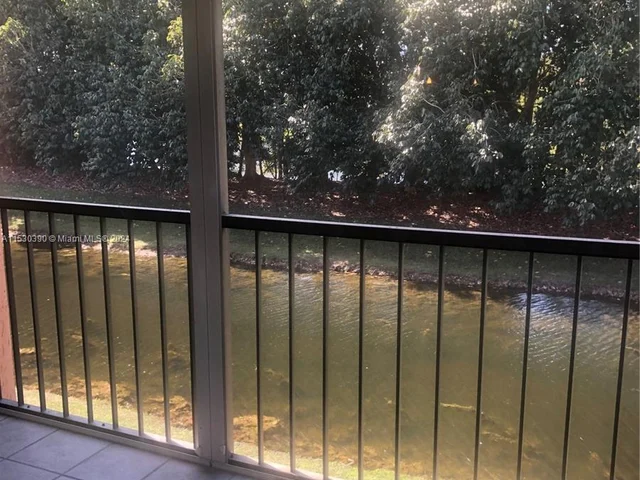 215 Lakeview Dr # 205, Weston FL 33326