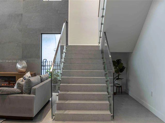 1537 SE 13th St, Fort Lauderdale FL 33316