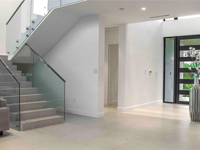 1537 SE 13th St, Fort Lauderdale FL 33316