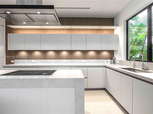 1537 SE 13th St, Fort Lauderdale FL 33316