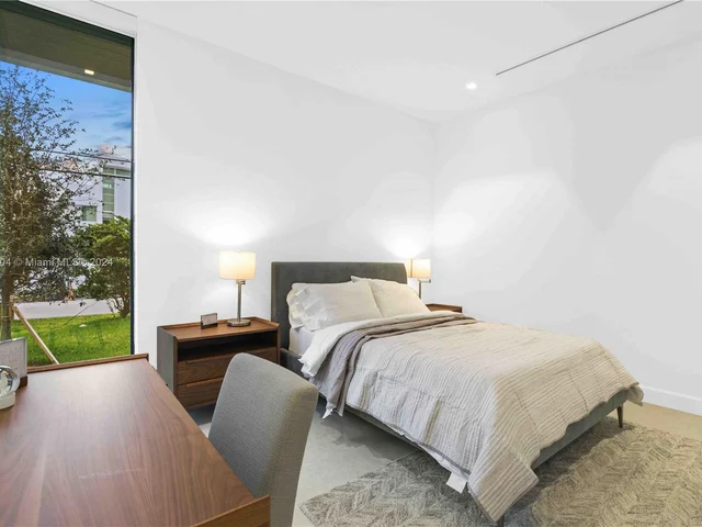 1537 SE 13th St, Fort Lauderdale FL 33316