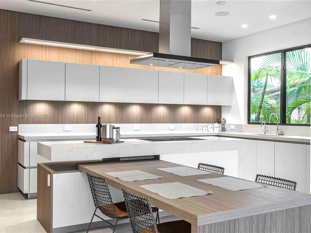 1537 SE 13th St, Fort Lauderdale FL 33316