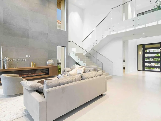 1537 SE 13th St, Fort Lauderdale FL 33316