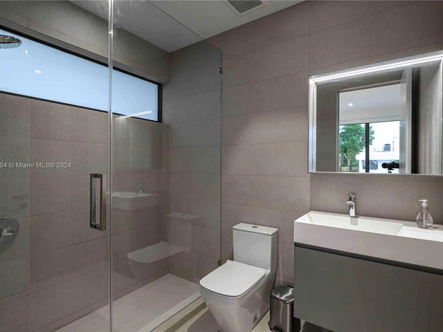 1537 SE 13th St, Fort Lauderdale FL 33316