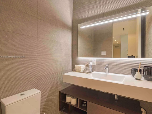 1537 SE 13th St, Fort Lauderdale FL 33316