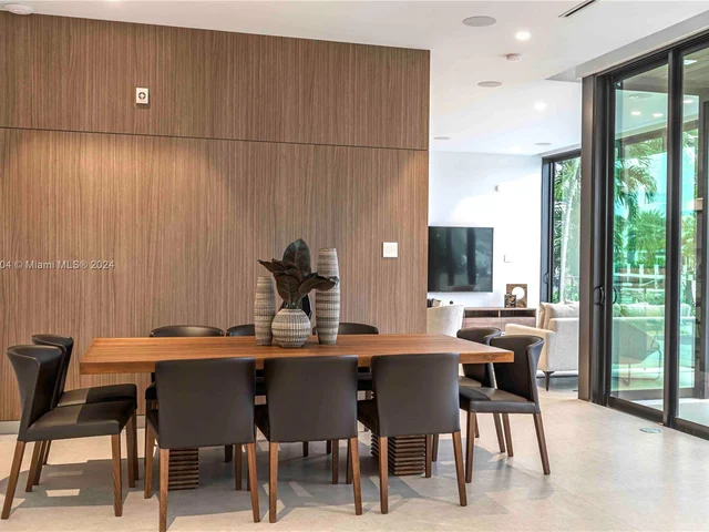 1537 SE 13th St, Fort Lauderdale FL 33316