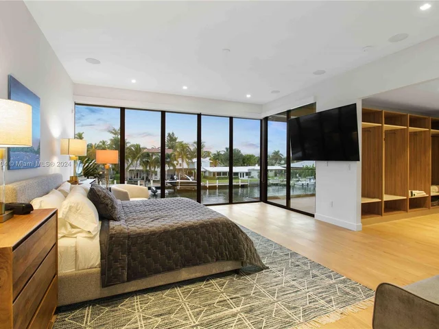 1537 SE 13th St, Fort Lauderdale FL 33316