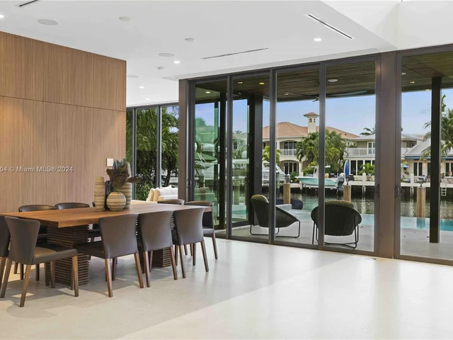 1537 SE 13th St, Fort Lauderdale FL 33316