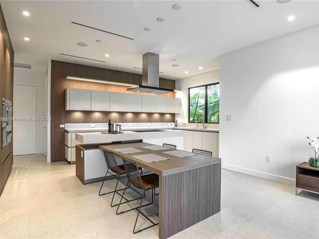 1537 SE 13th St, Fort Lauderdale FL 33316