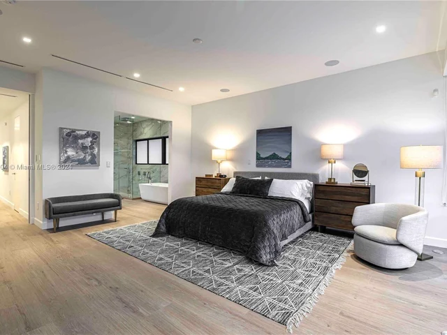 1537 SE 13th St, Fort Lauderdale FL 33316